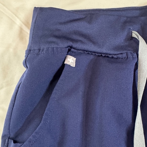 FIGS Technical Collection Zamora Jogger Scrub Pants Navy Blue Women's Size XS - Picture 2 of 9
